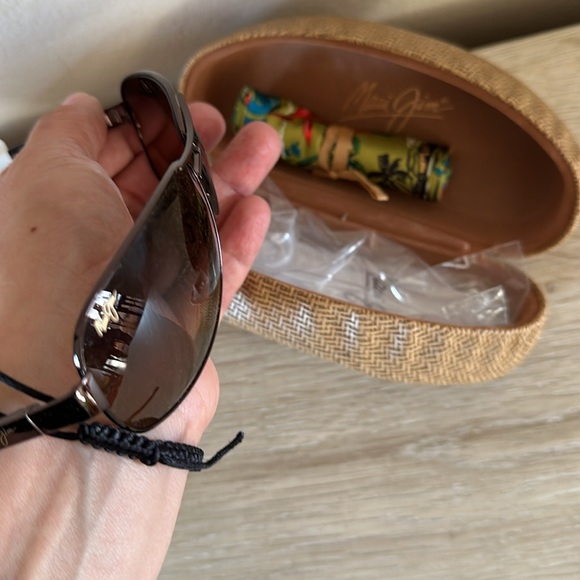 Maui Jim sunglasses brown aviatorsNWT - Picture 4 of 4